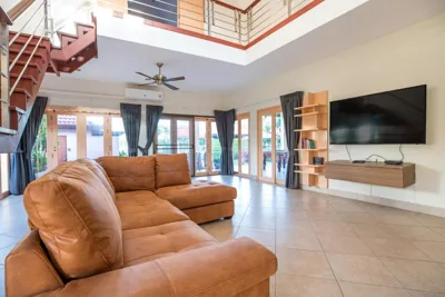 Beautiful 5BR Villa Felicity, Pool & Garden, near Naiharn – Foto 6