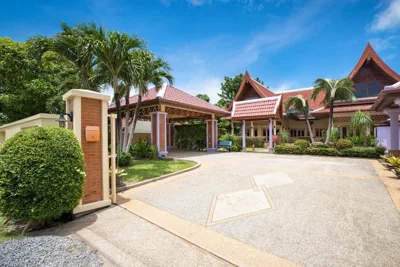 Beautiful 5BR Villa Felicity, Pool & Garden, near Naiharn – Foto 7
