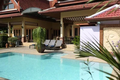 Beautiful 5BR Villa Felicity, Pool & Garden, near Naiharn – Foto 9